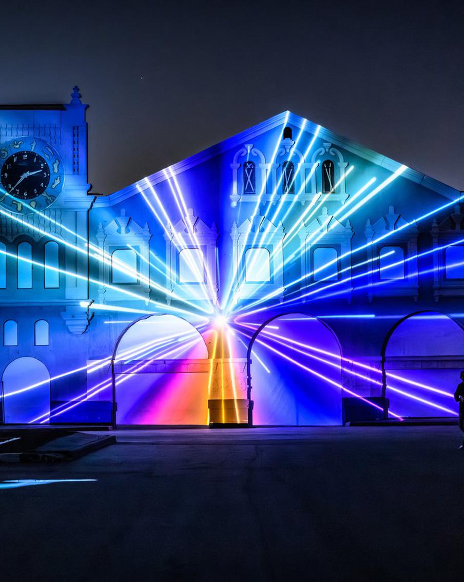 Мировые звёзды и световое шоу: в "Москино" прошел первый фестиваль света "Проекция"