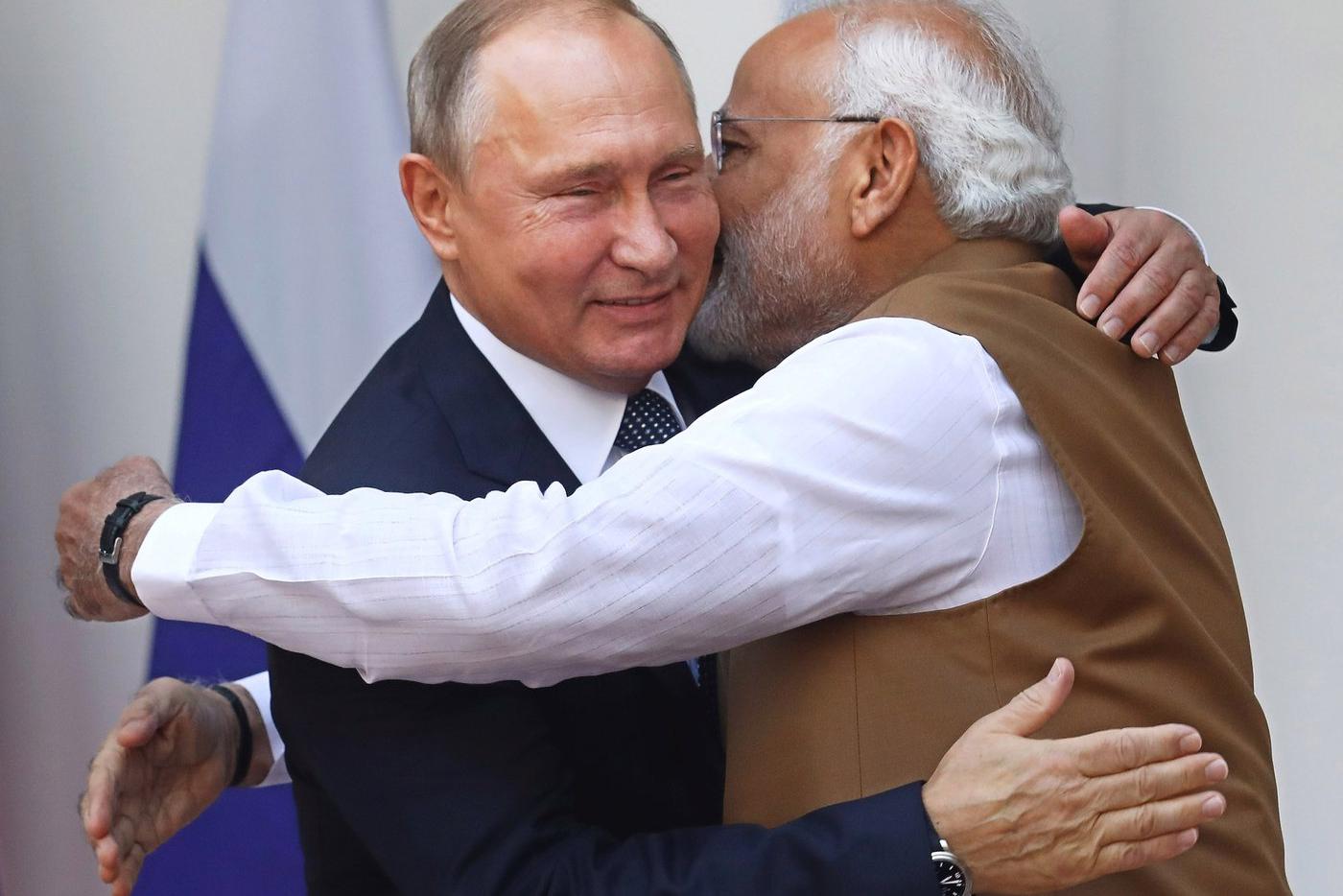 Зарубин: Путин уступил премьеру Индии Моди своё место в президентском Aurus
