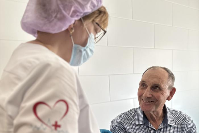 "За 12 лет не болел ни разу": в Москве началась вакцинация против гриппа