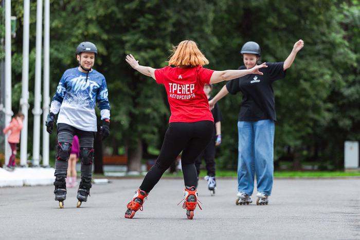 Афиша на 10 сентября: изучаем новые приёмы для красивой езды на роликах и выясняем роль учебников