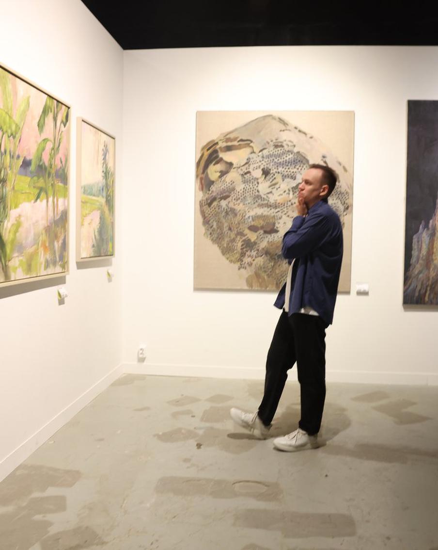 Москвичи раскупают живопись с котами, видами природы и обнажённой натурой