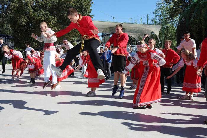 Чем московская кадриль отличается от любой другой? Корреспондент Metro отправился узнать и сам пустился в пляс