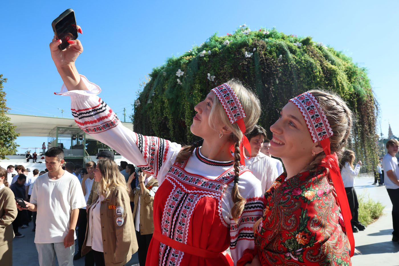 Красивые девушки были в изобилии