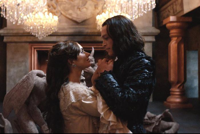 Новый Дракула похож на сказочного Джонни Деппа: каким получился главный вампир у режиссёра Люка Бессона