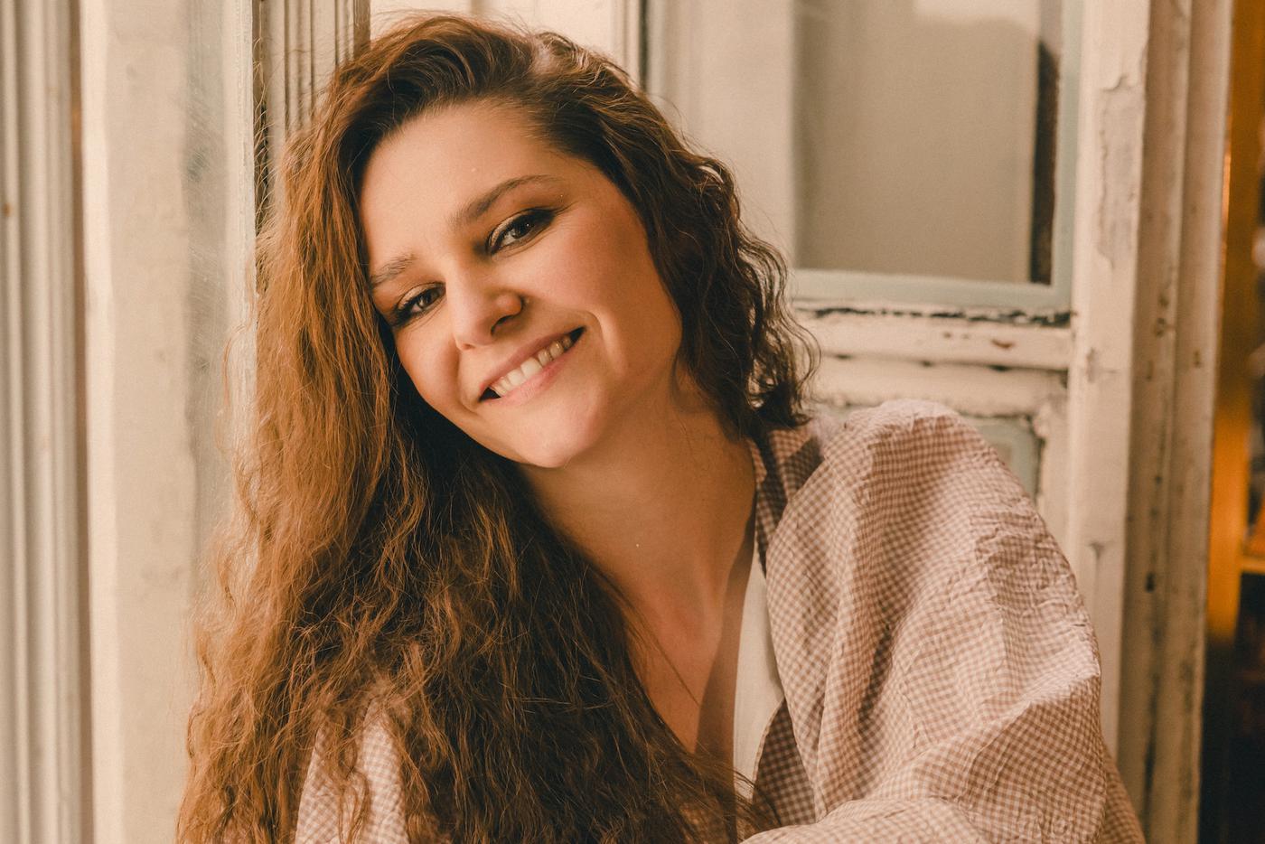 Глафира Тарханова любит шашки, Ари Астера и торты: актриса рассказала про детские мечты и взрослые планы