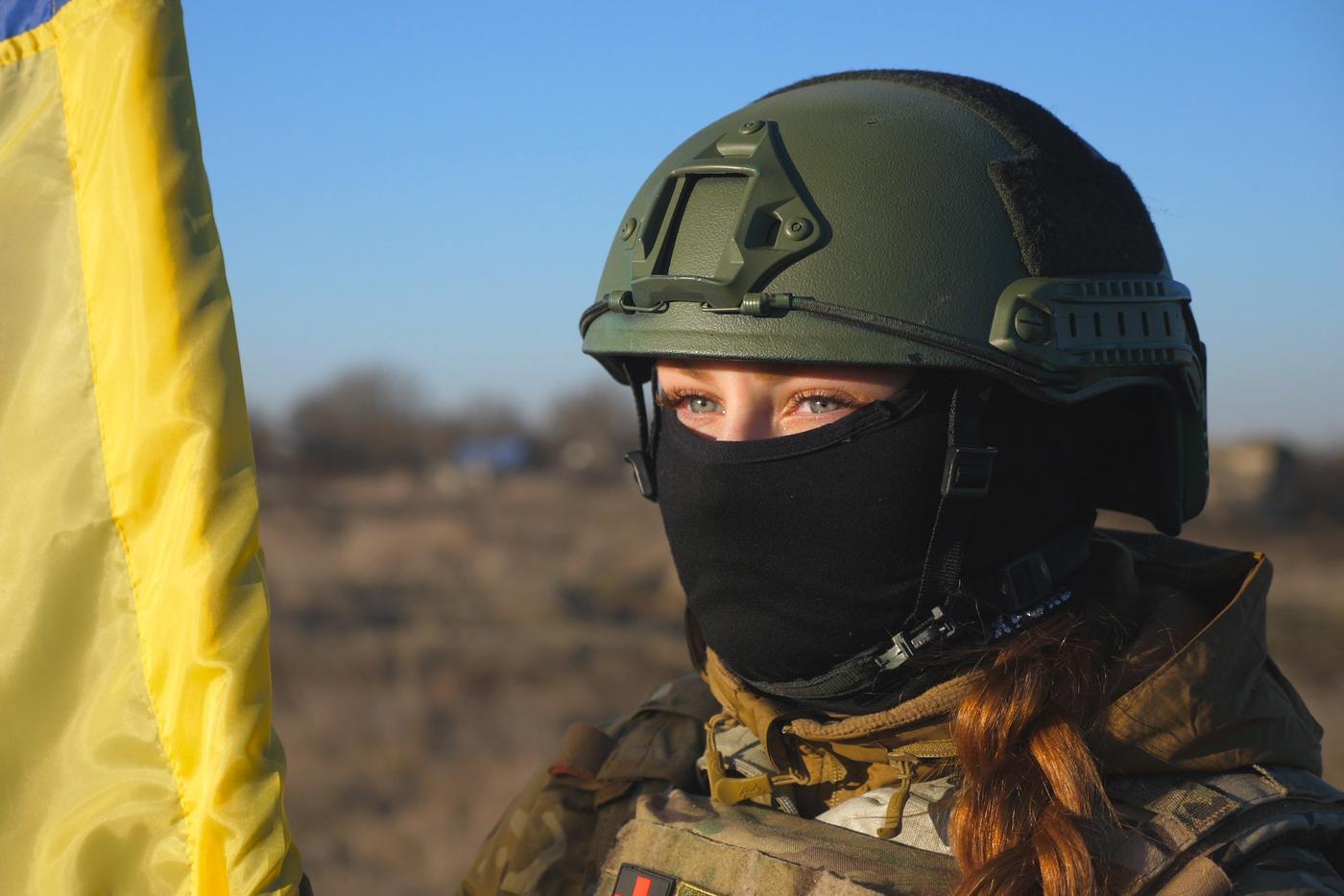На Украине сообщили о первых подписавших "молодёжный" контракт с ВСУ девушках