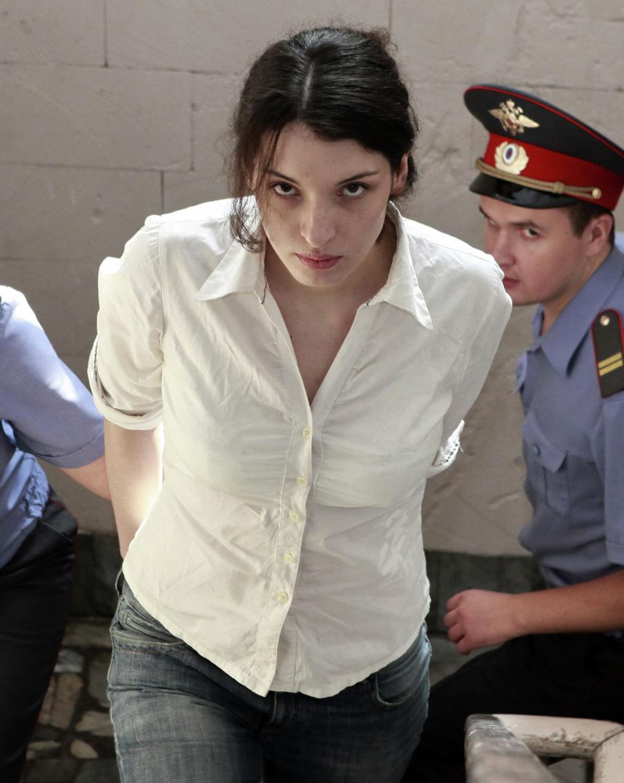 На свободу вышла соучастница убийства адвоката и журналистки в Москве Евгения Хасис