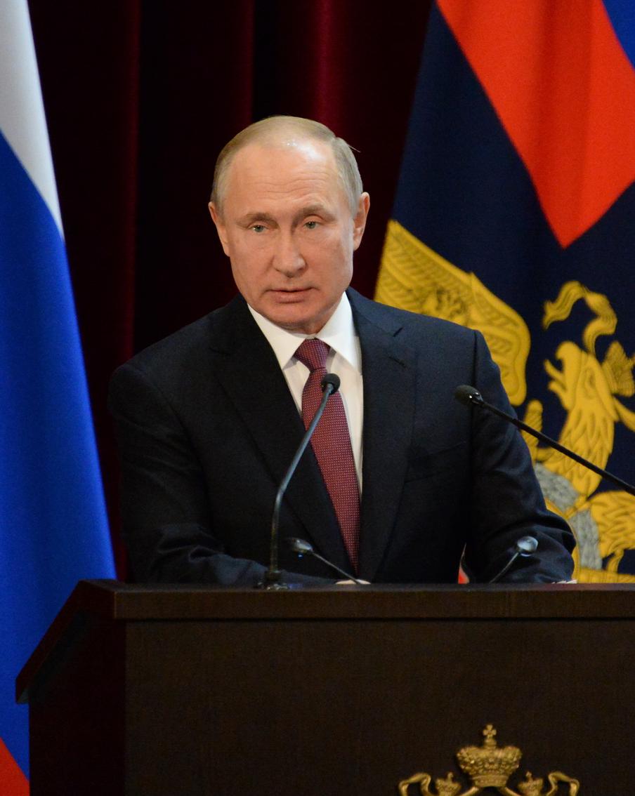 Российский президент поздравил жителей Москвы с Днём города прямо из столичного парка "Зарядье"