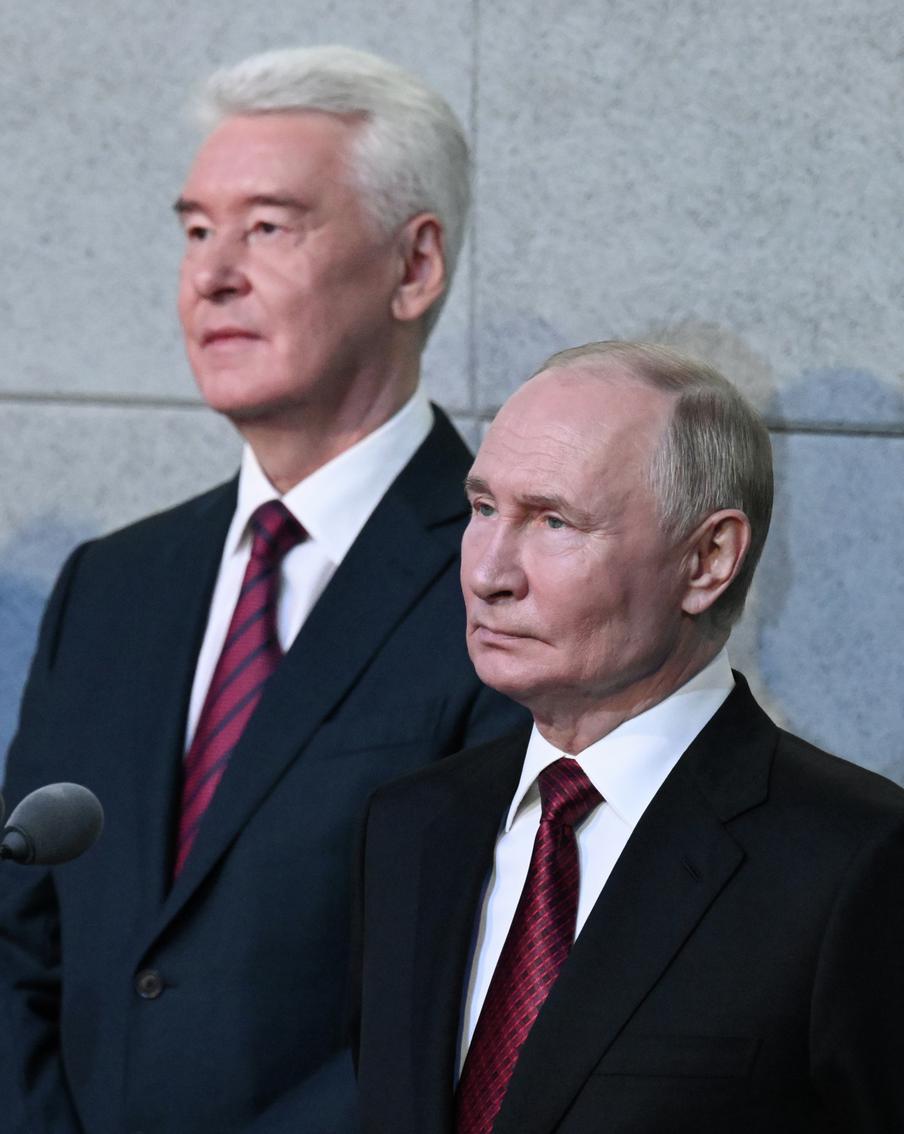 Путин и Собянин в День города открыли движение на новом участке Троицкой линии