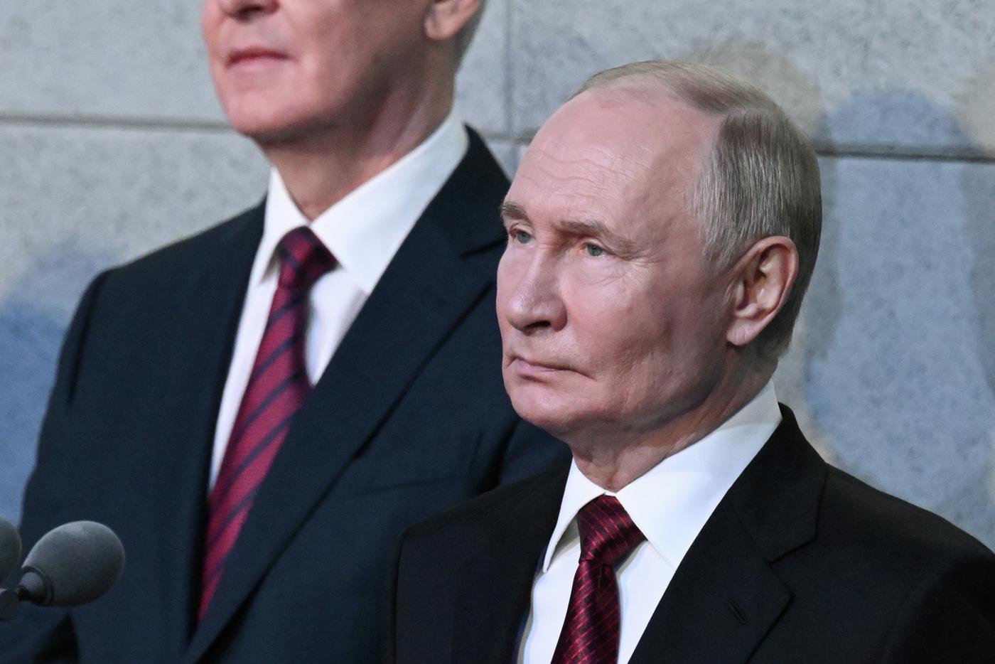 Мэр Москвы Сергей Собянин и президент России Владимир Путин открыли движение по новому участку Троицкой линии метро