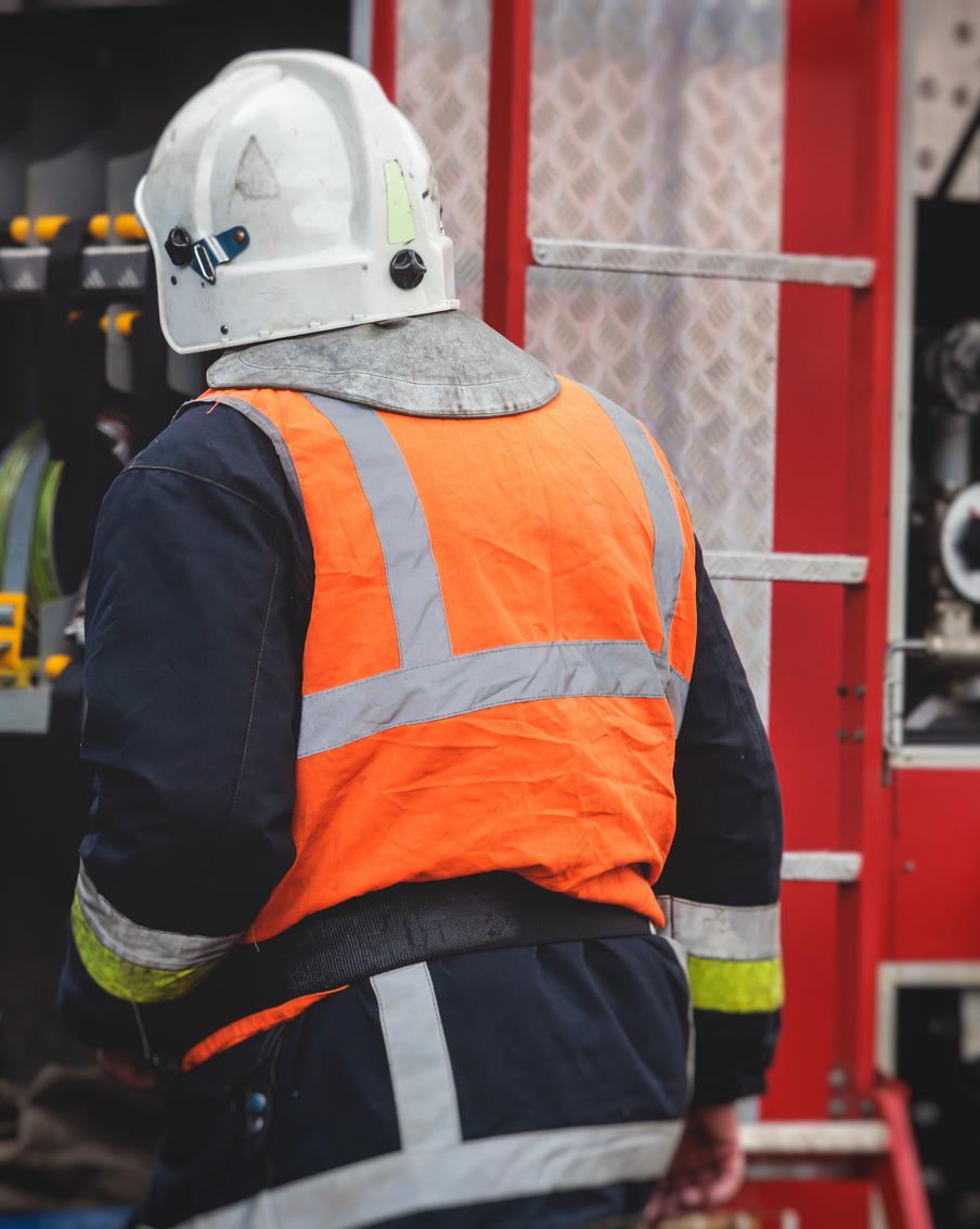 МЧС Подмосковья направило несколько пожарных расчётов для ликвидации сильного возгорания в Путилково