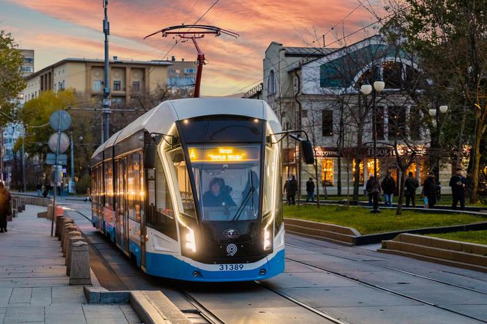 Максим Ликсутов рассказал о росте популярности наземного транспорта на электрической тяге у москвичей