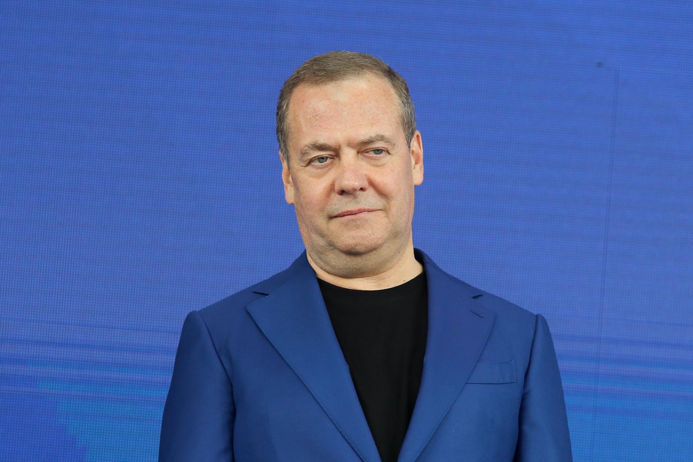 Медведев: Россия будет преследовать государства, изъявшие её собственность