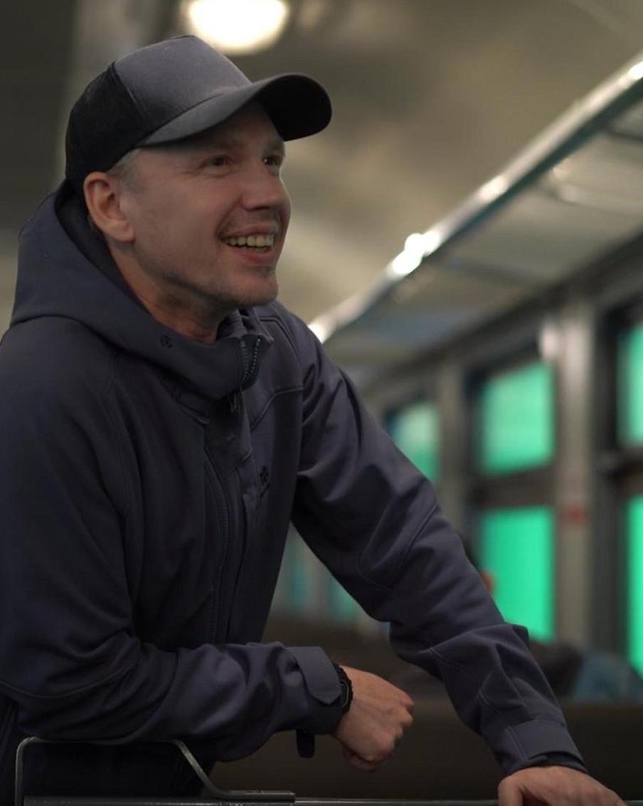 Вышла комедия "Беги", где режиссёр Роман Артемьев заставил Пореченкова попытаться убить Кологривого