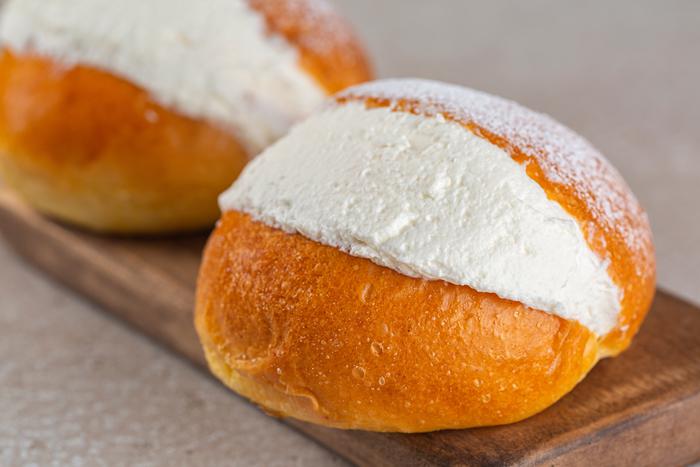 5 мест, где есть булочки маритоццо в Москве: оцениваем начинку из малины, лимона и анчоусов