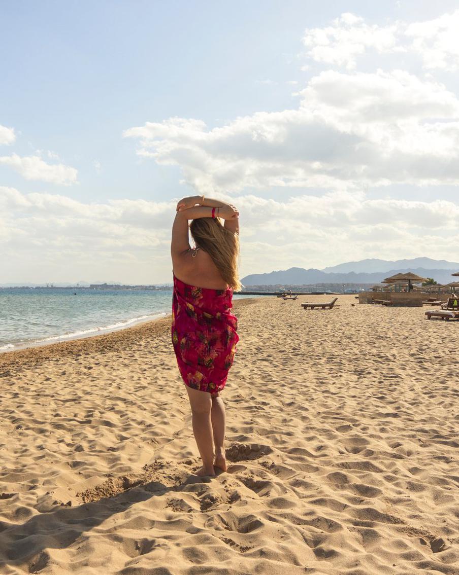В Египте открыли пляжи Хургады после нашествия акул