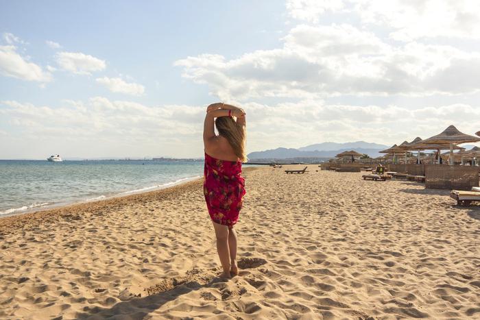 В Египте открыли пляжи Хургады после нашествия акул