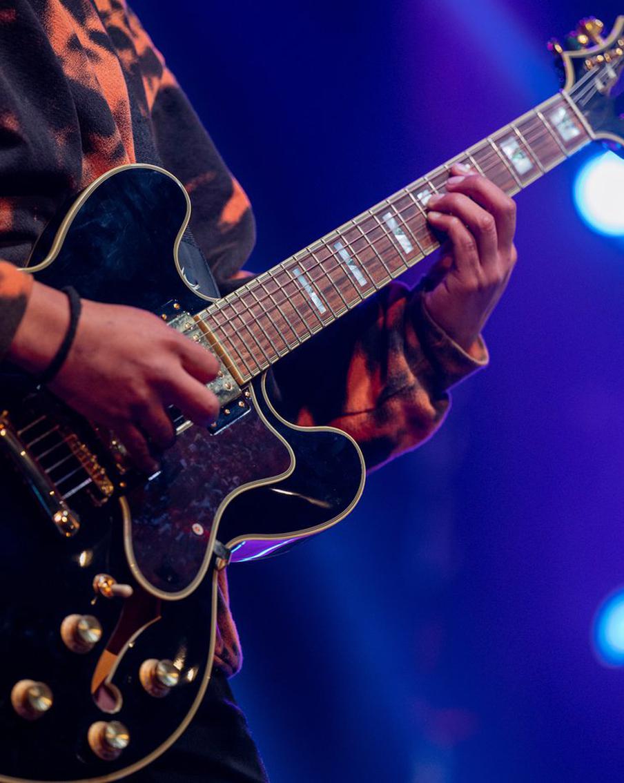 Афиша на 17 сентября: вспоминаем великих гитаристов и выращиваем городскую морковь