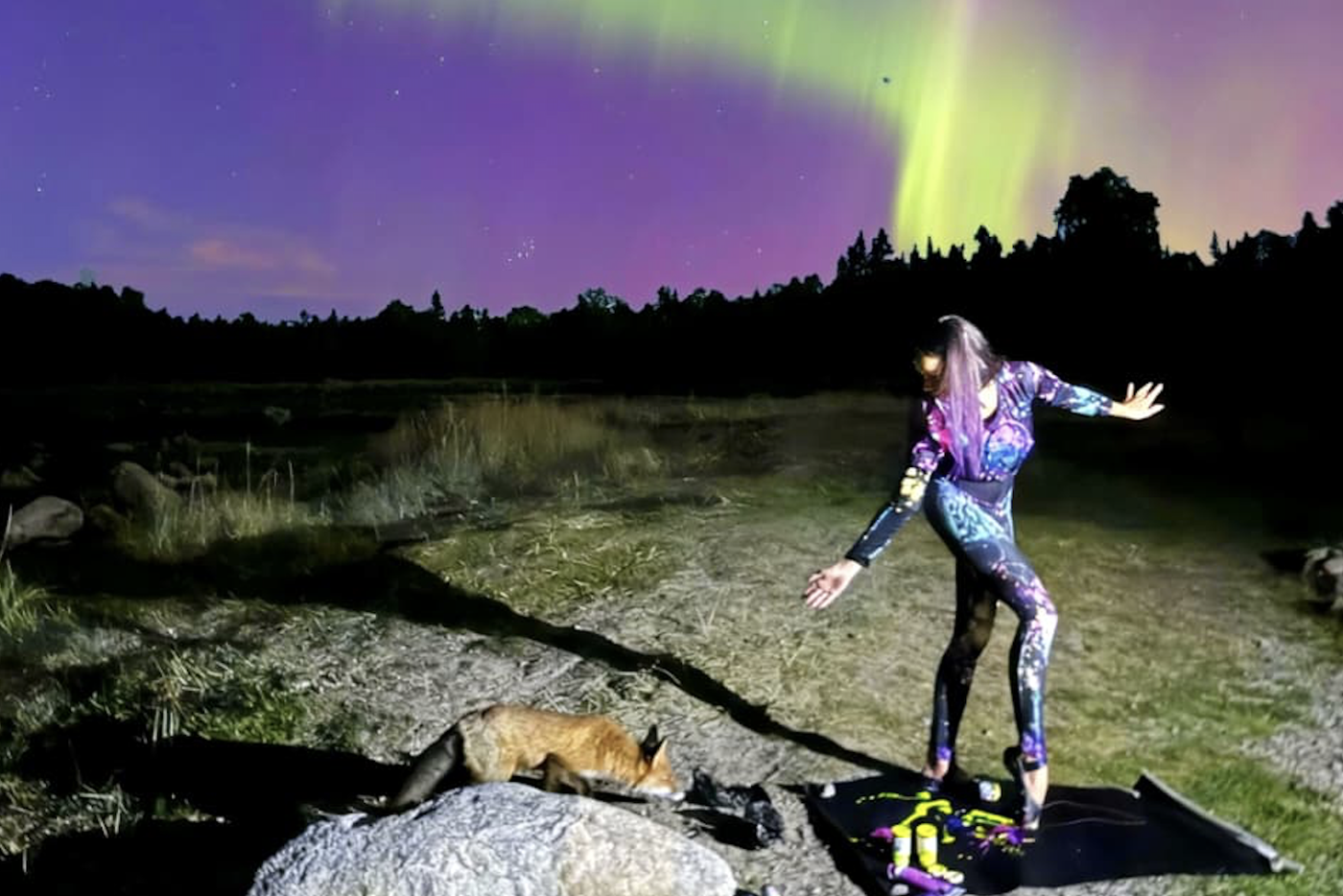 Создать картину, танцуя на пуантах: художница-пуантистка провела уникальный арт-перформанс