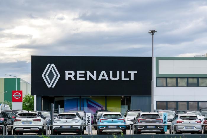 Роспатент отказал Renault в регистрации товарного знака Reno