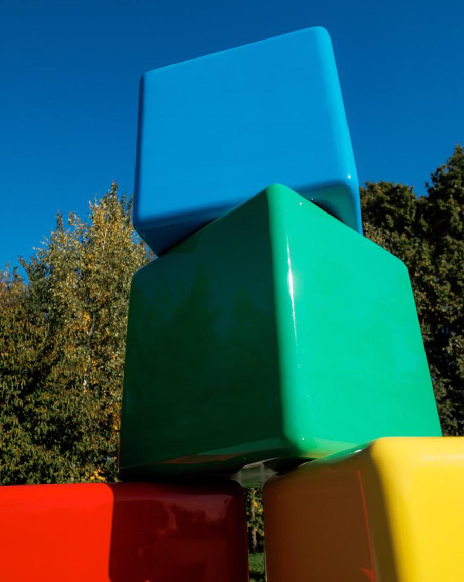 В "Сколково" приземлились инопланетяне и разместились кратеры из лозы