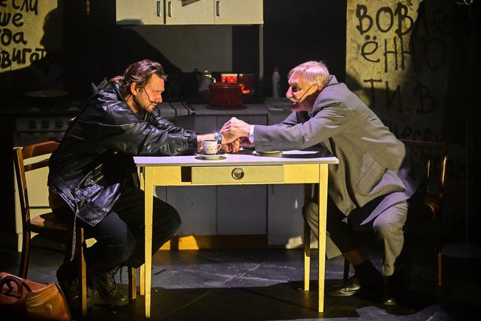 Сонное царство: в Театре Маяковского смешали сновидения и явь, сцену и зал