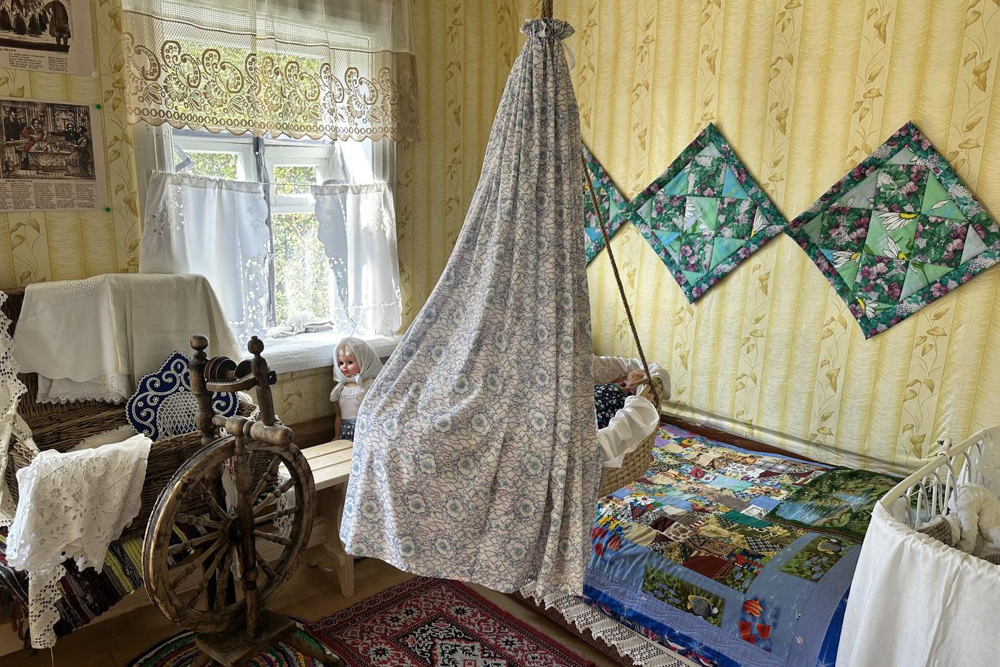 Куклы демонстрируют традиционную многодетность.