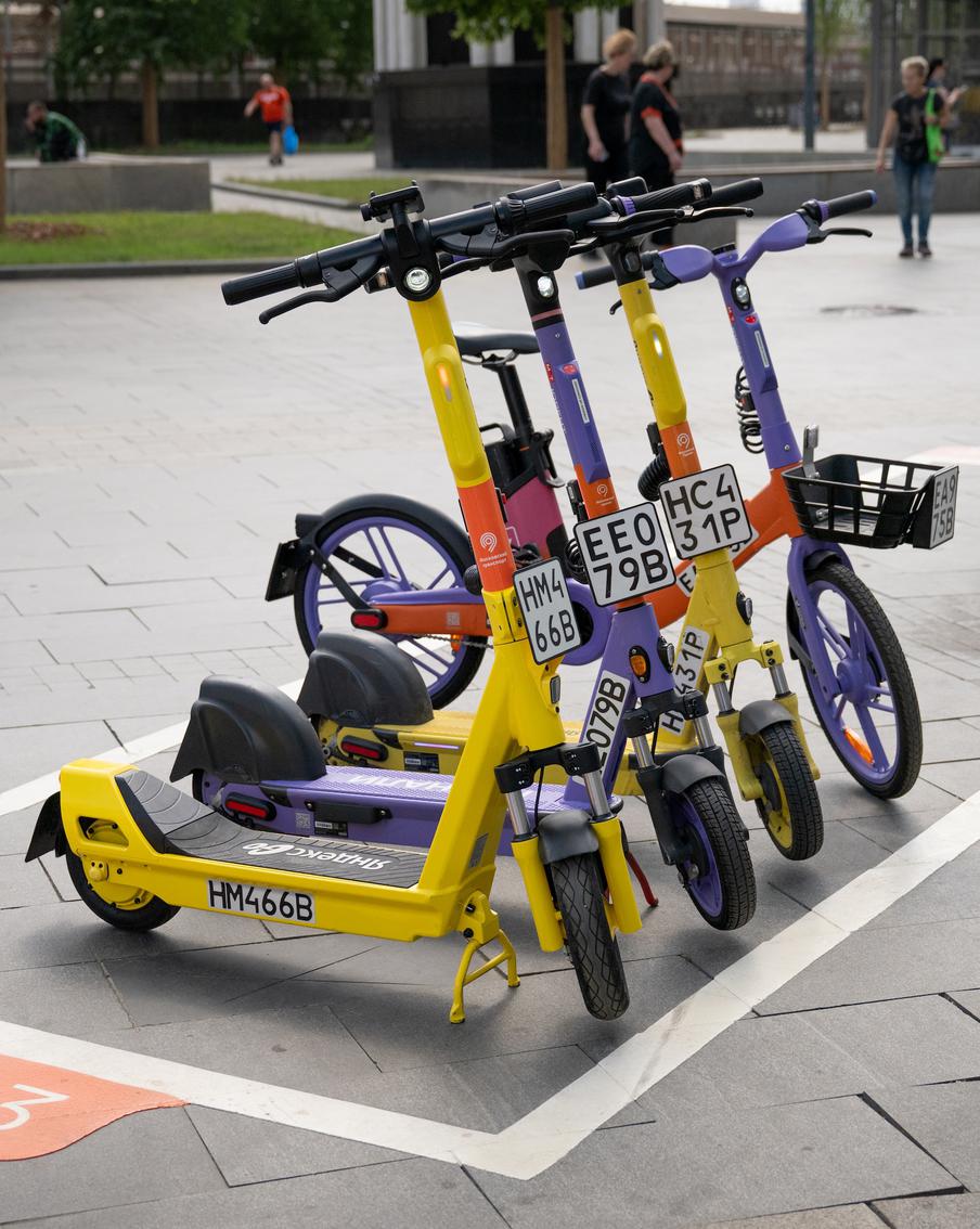 В Москве установили более 18 тысяч велопарковок для электросамокатов и велосипедов