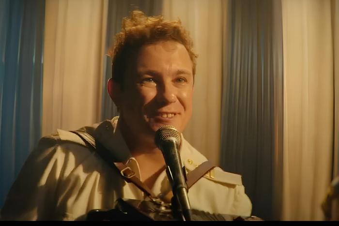 Продолжатель дела группы "Сектор Газа" рассказал о своём отношении к новому фильму с Кологривым и роли семьи Хоя в байопике