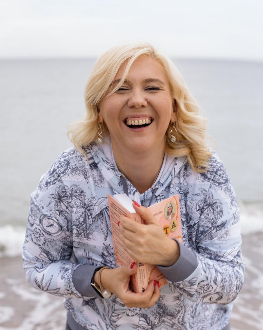 Ольга Савельева любит наблюдать и записывать интересные истории. Так появляются её рассказы.