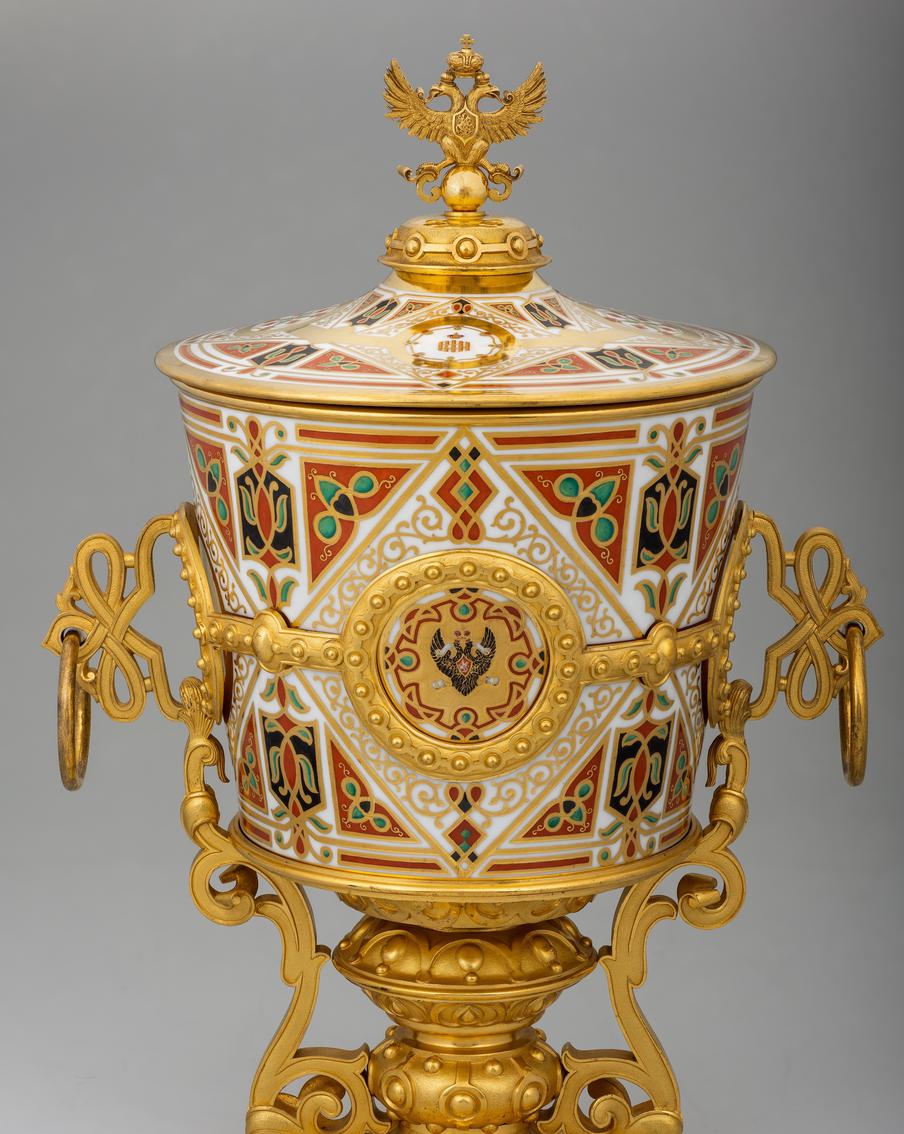 Крюшонница с крышкой, на бронзовом стояне с ручками, 1848 г.