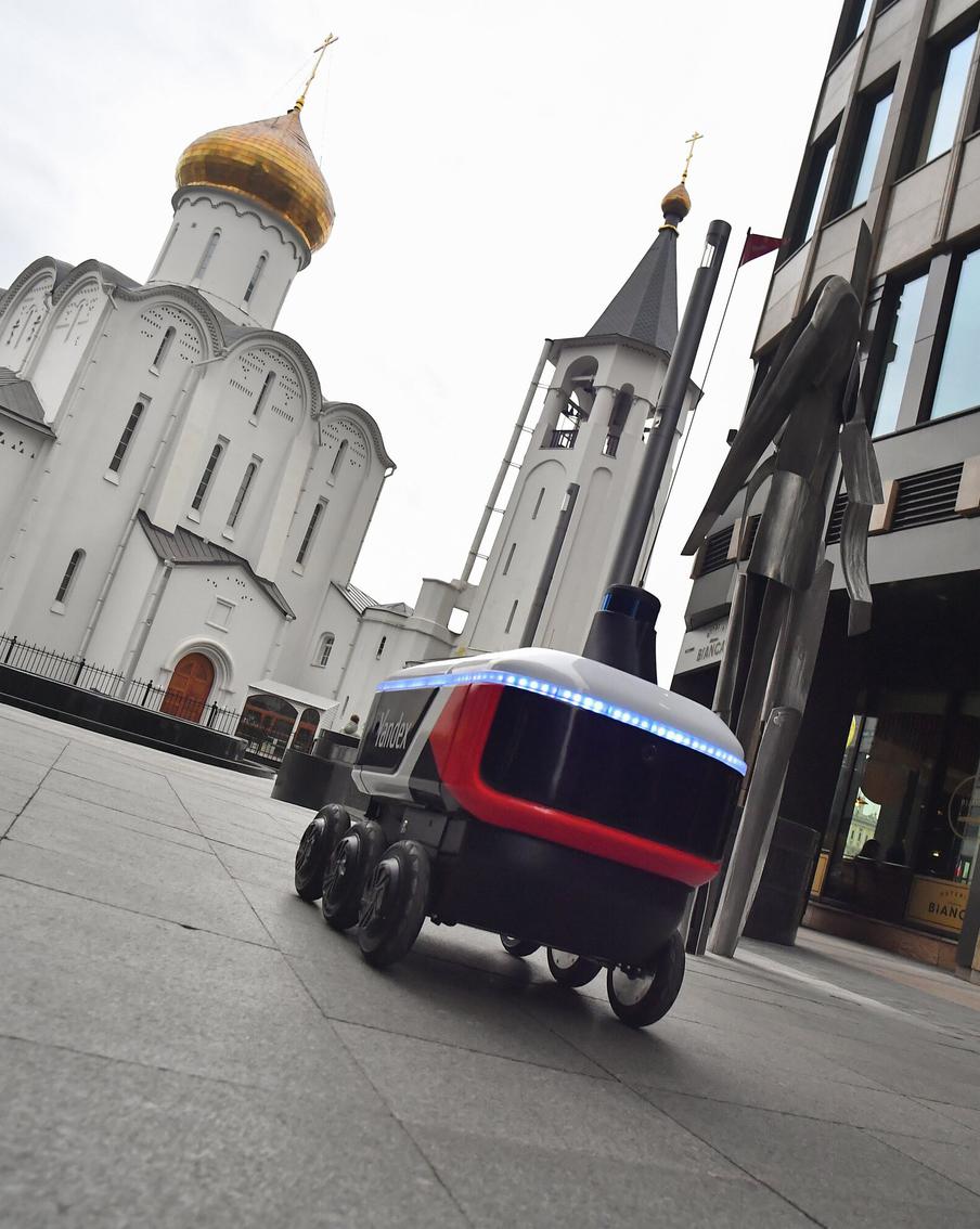 Более 200 роботов-доставщиков развозят в Москве свыше 1,5 тыс. заказов в сутки