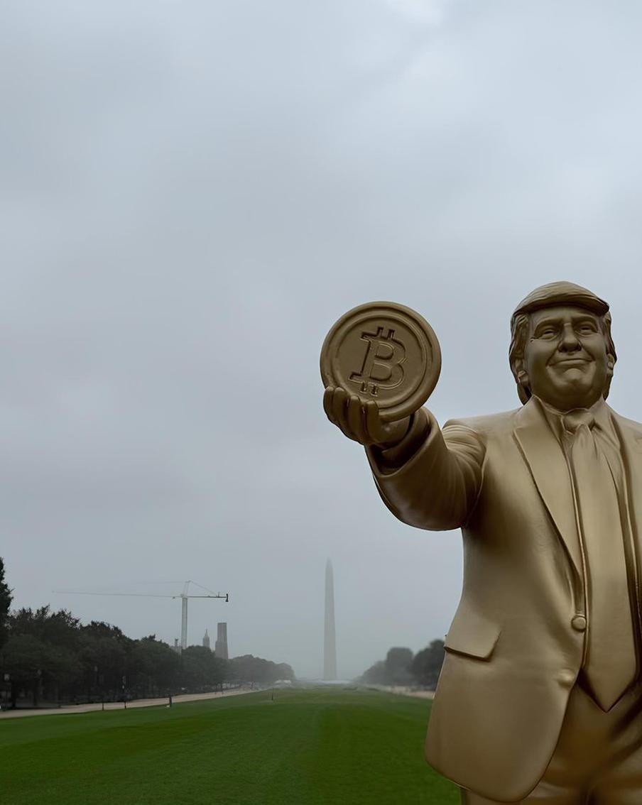 Где в США появилась золотая статуя в честь американского президента Дональда Трампа