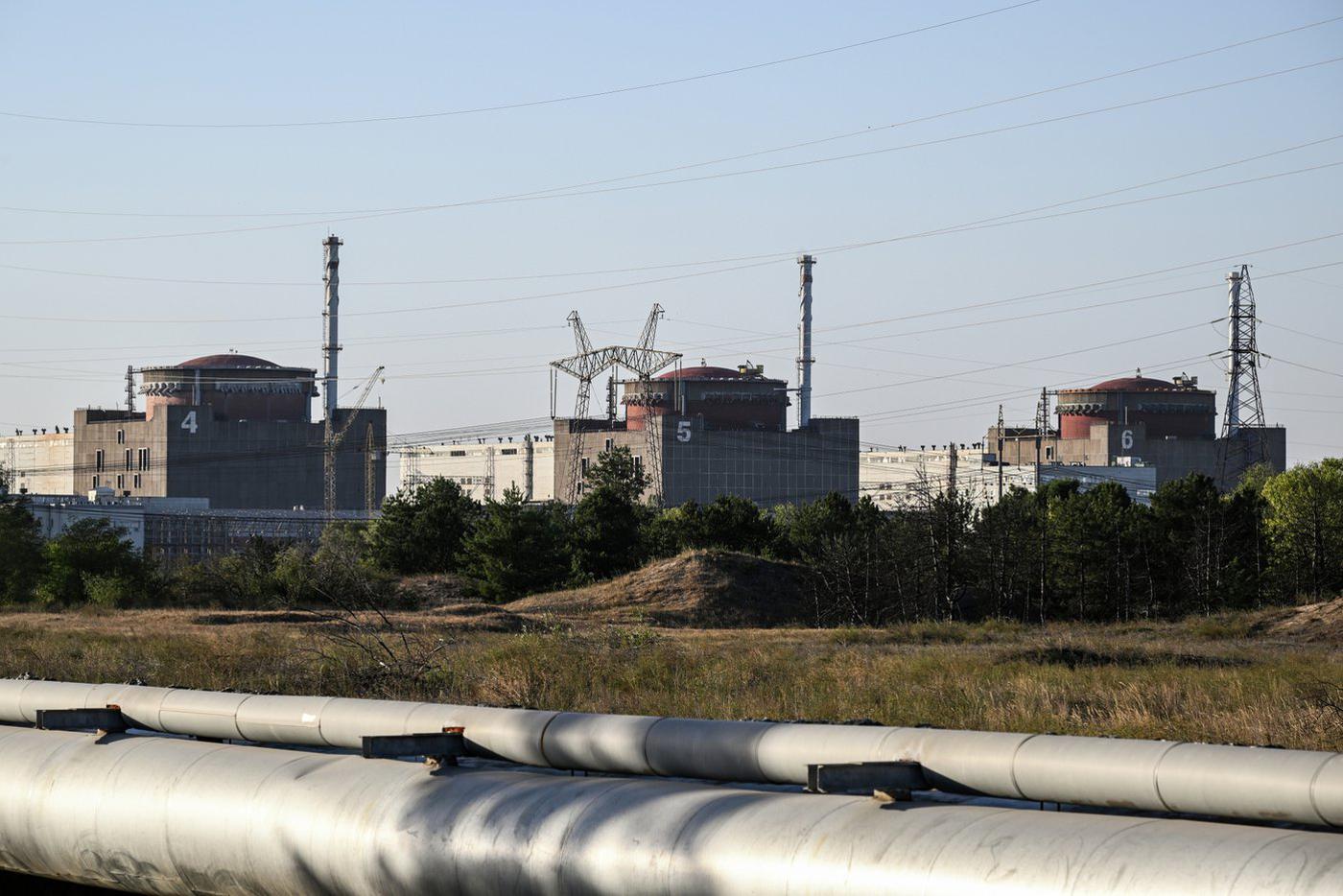 По меньшей мере три украинских беспилотника атаковали Запорожскую АЭС за сутки