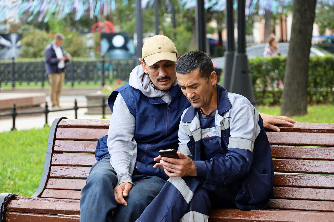 Володин выступил против перевоза в Россию семей трудовых мигрантов