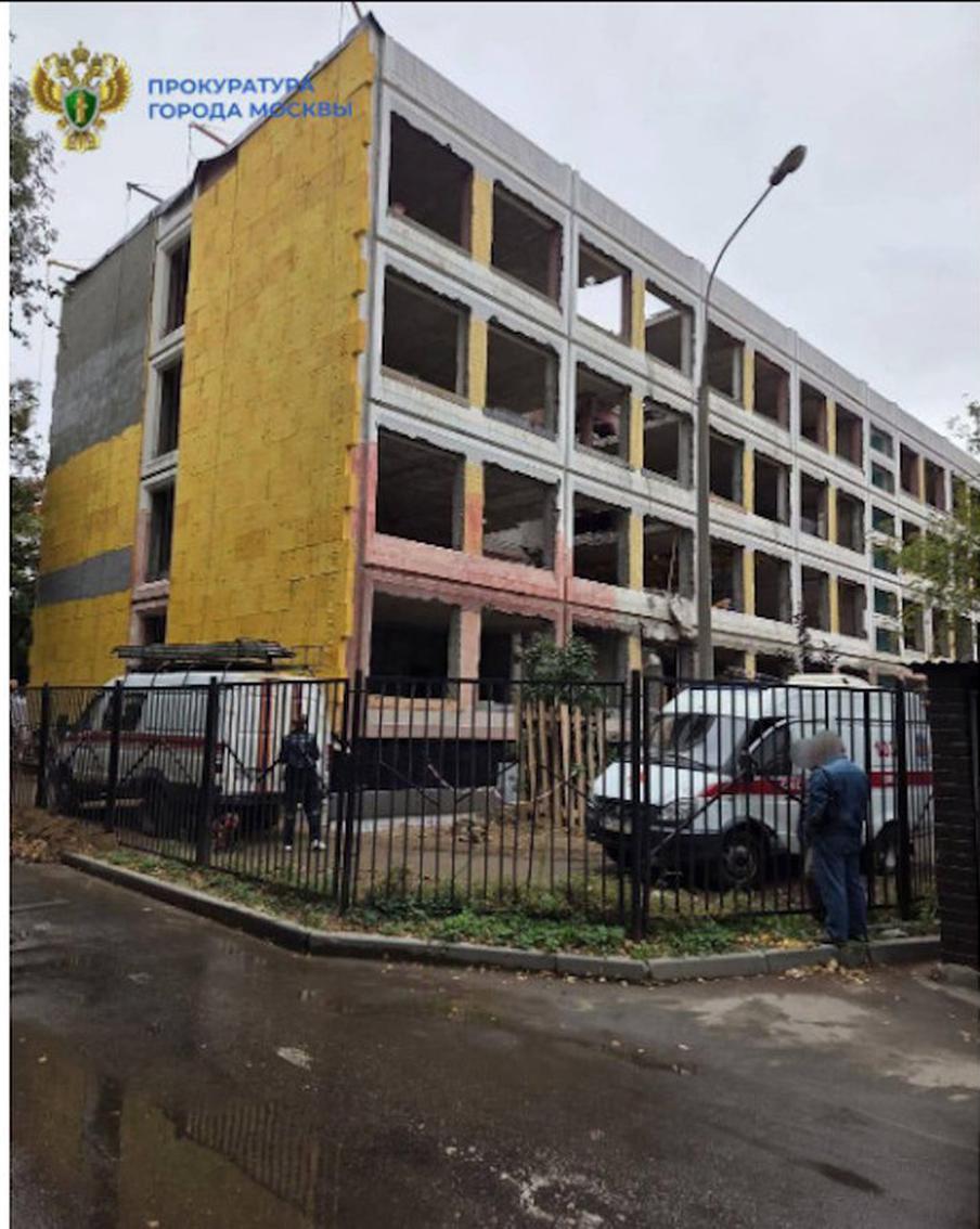 Экстренные службы работают на месте ЧП на востоке столицы