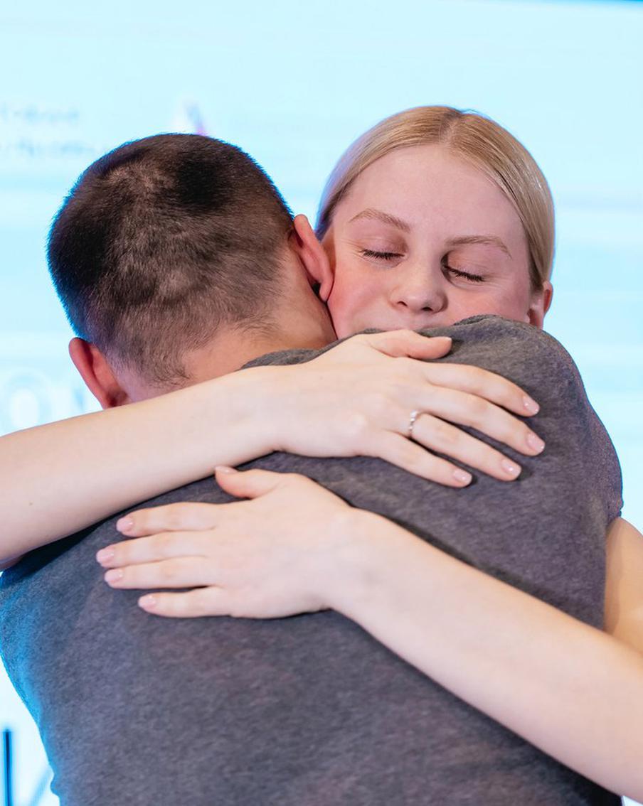 Донор костного мозга рассказала о трогательной встрече со спасённым ею реципиентом