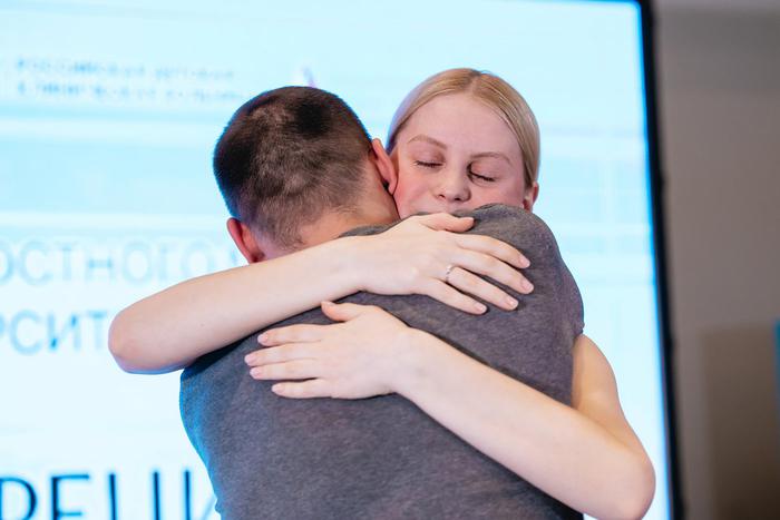 Донор костного мозга рассказала о трогательной встрече со спасённым ею реципиентом