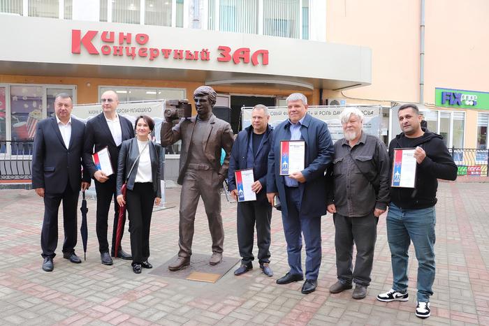 В Ленинградской области установили памятник Сергею Бодрову, приурочив его к 23-летию гибели в Кармадонском ущелье