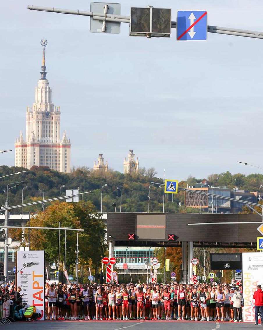 Кенийский спортсмен Альфонс Киген стал победителем прошедшего в Москве 12-го Московского марафона