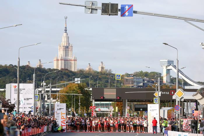 Кенийский спортсмен Альфонс Киген стал победителем прошедшего в Москве 12-го Московского марафона