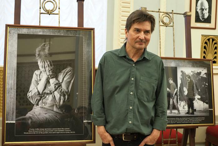 Урну с прахом режиссёра Юрия Бутусова захоронили на столичном Кунцевском кладбище