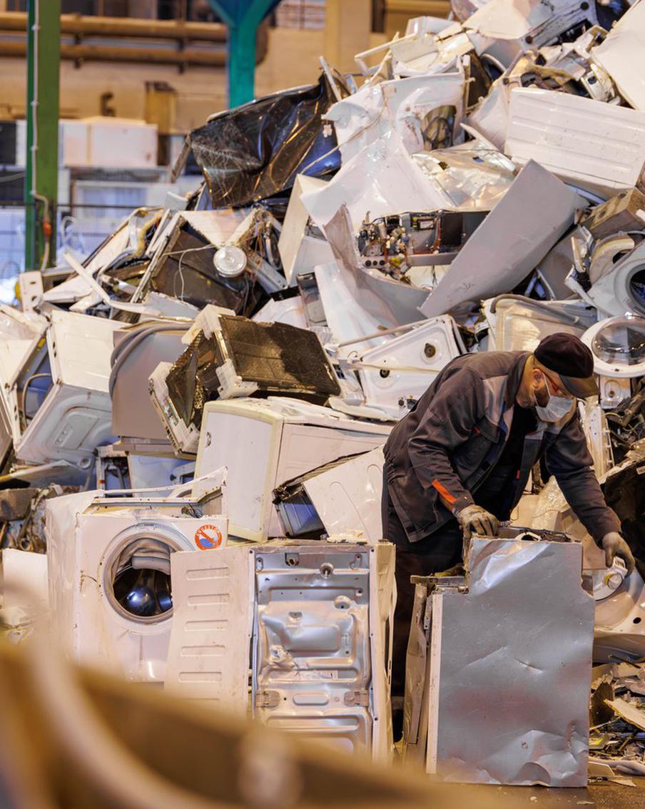 В Москве работает более 400 экоточек: как они помогают старой технике не умереть