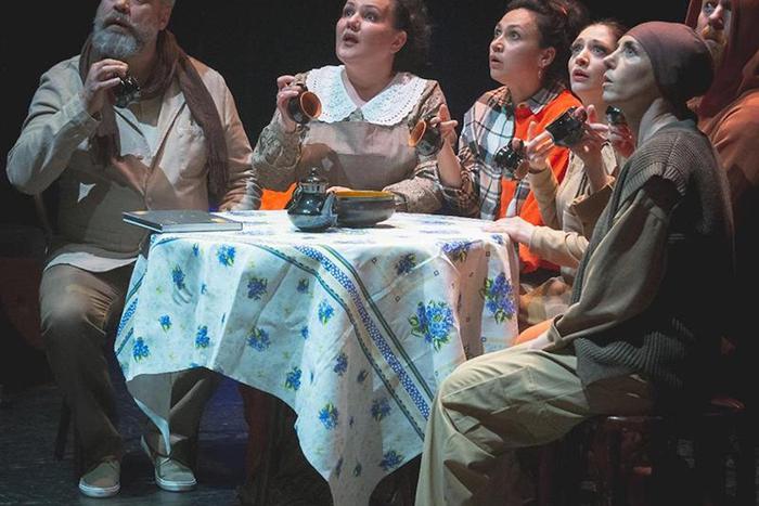 Афиша на 23 сентября: становимся частью сцены и ходим по кругу из грибов