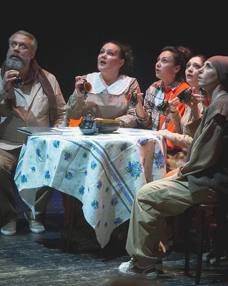 Афиша на 23 сентября: становимся частью сцены и ходим по кругу из грибов