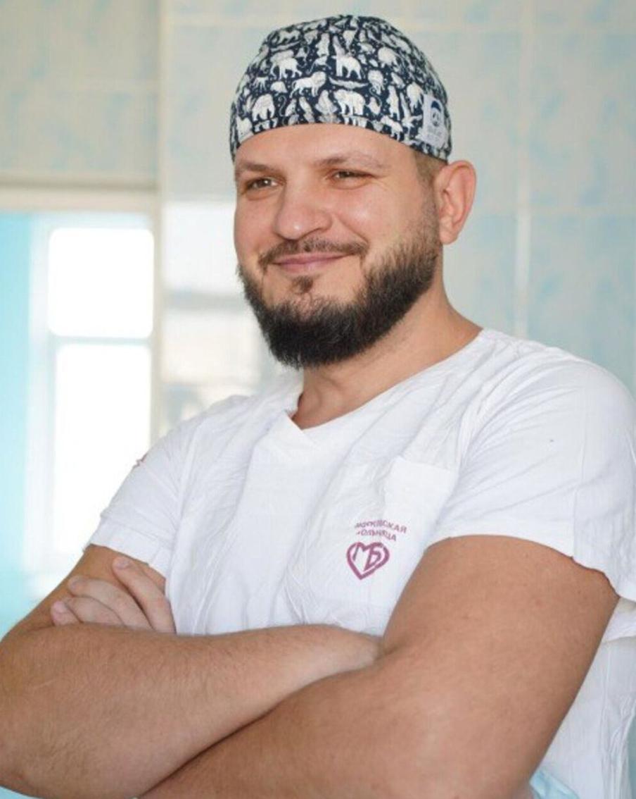 Хирург Владимир Гацуцын.