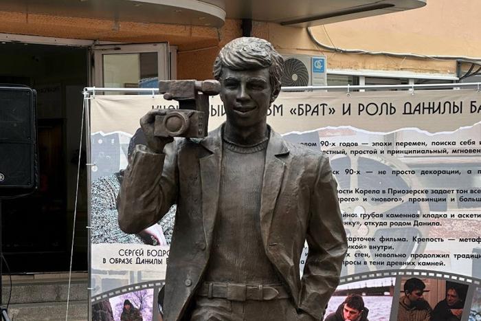 Сергея Бодрова-младшего увековечили памятником: монумент установили в месте съёмок фильма "Брат"