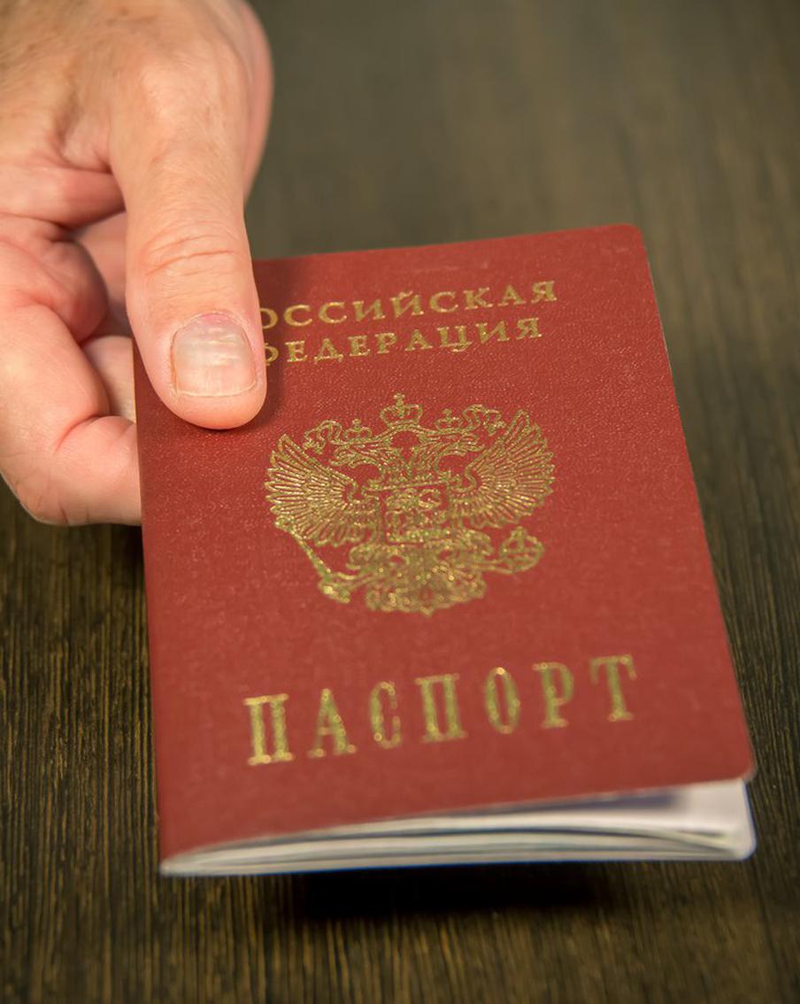 Обвинявшая Байдена в домогательствах Тара Рид получила гражданство России