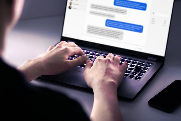 ЦБ: мошенники начали маскироваться под курьеров маркетплейсов