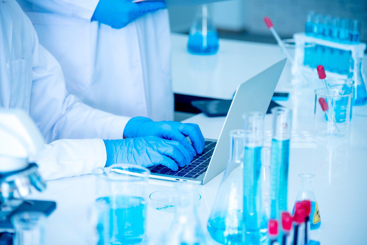 В России готовы в ближайшее время перейти к лечению пациентов мРНК-вакциной